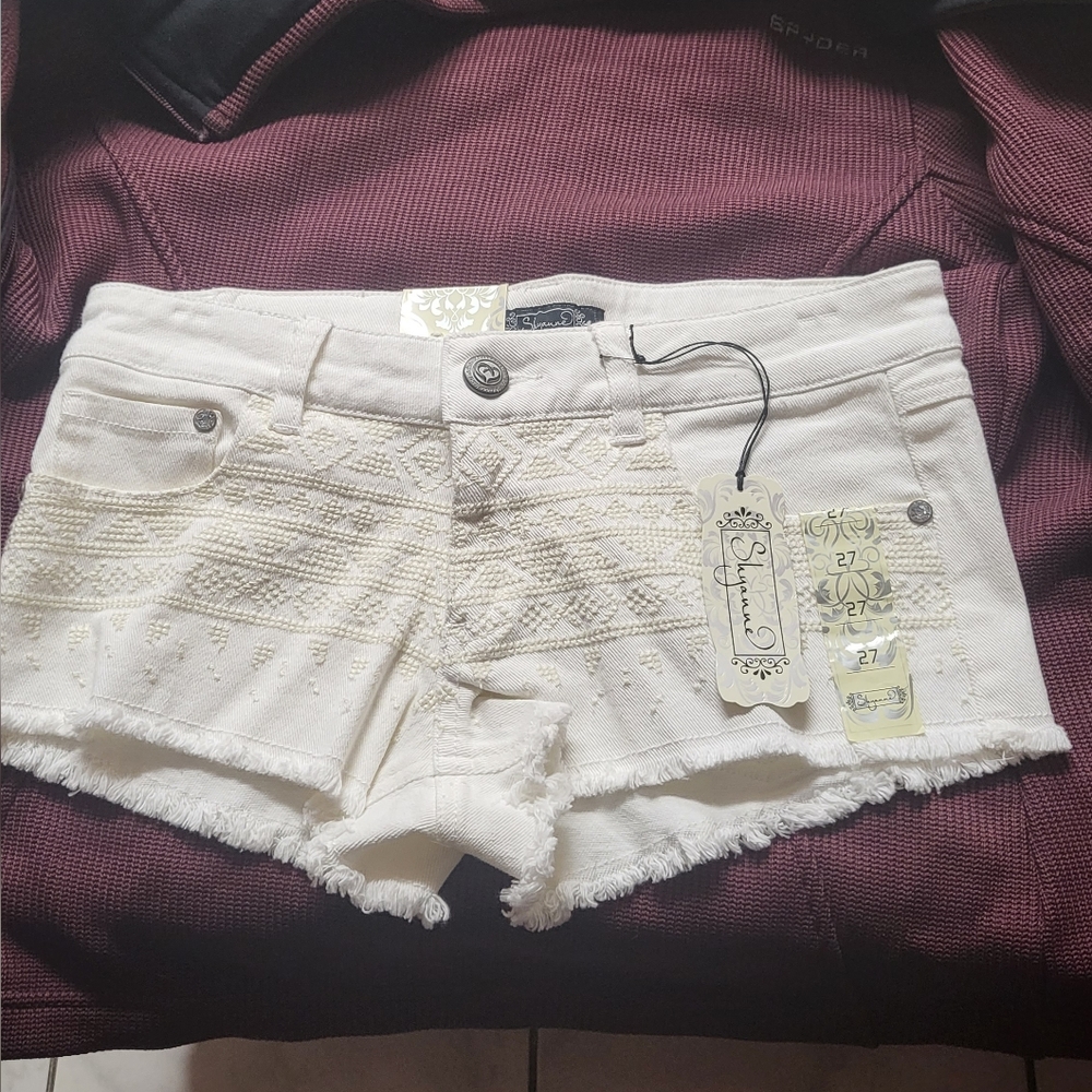 Shyanne Shorts NEW white sz 27